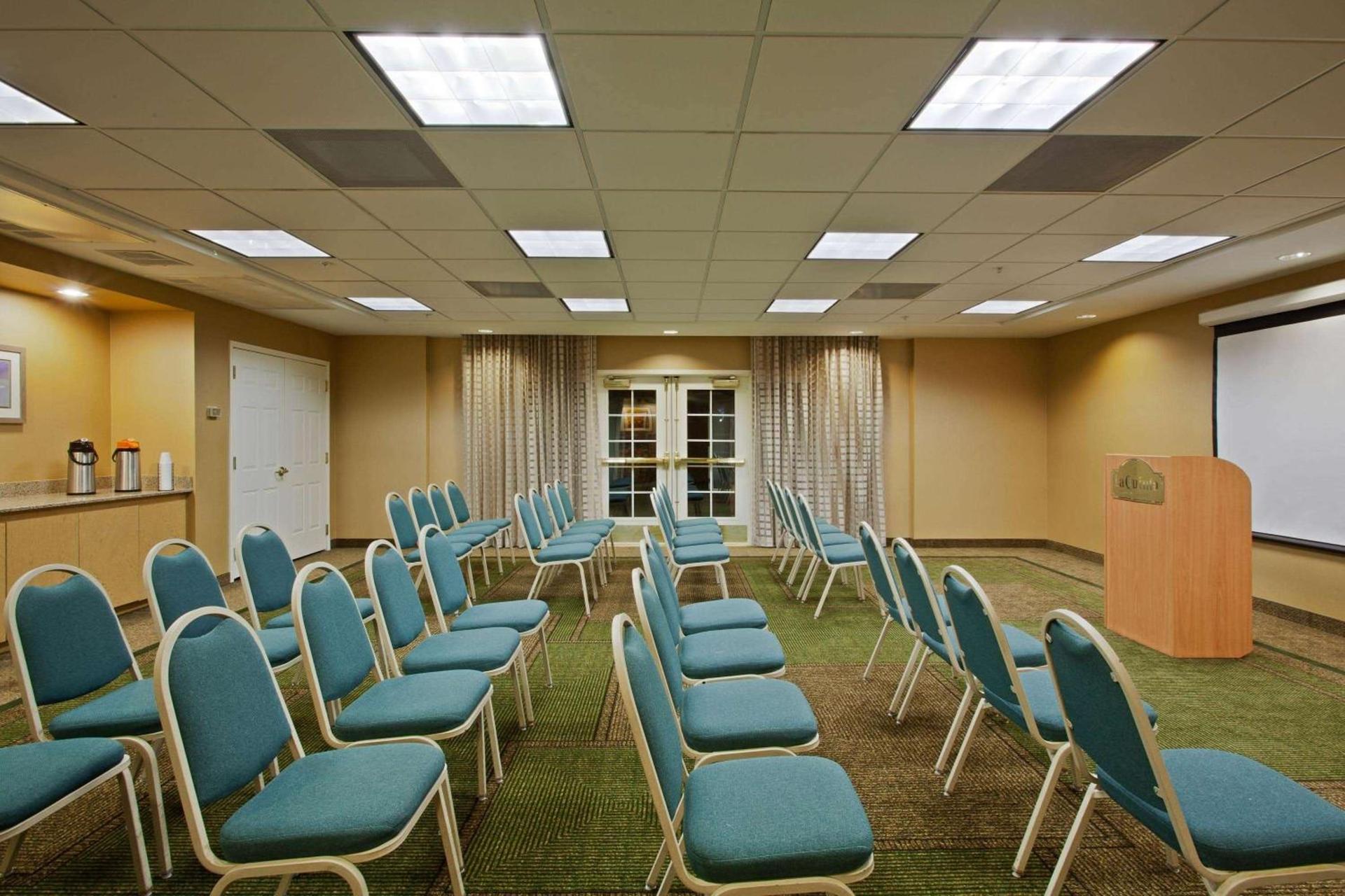 La Quinta by Wyndham USF (Near Busch Gardens) photo 38