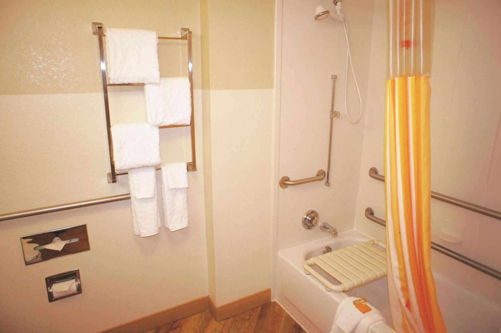 La Quinta by Wyndham Raleigh Cary photo 15