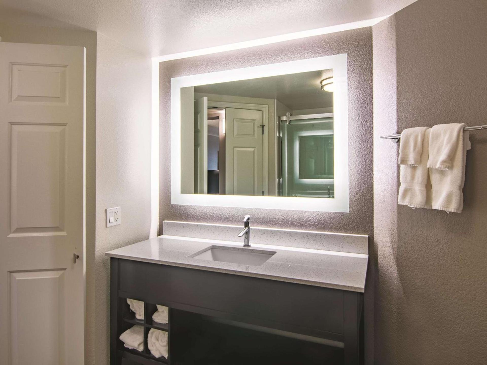 La Quinta by Wyndham Oklahoma City Norman photo 11