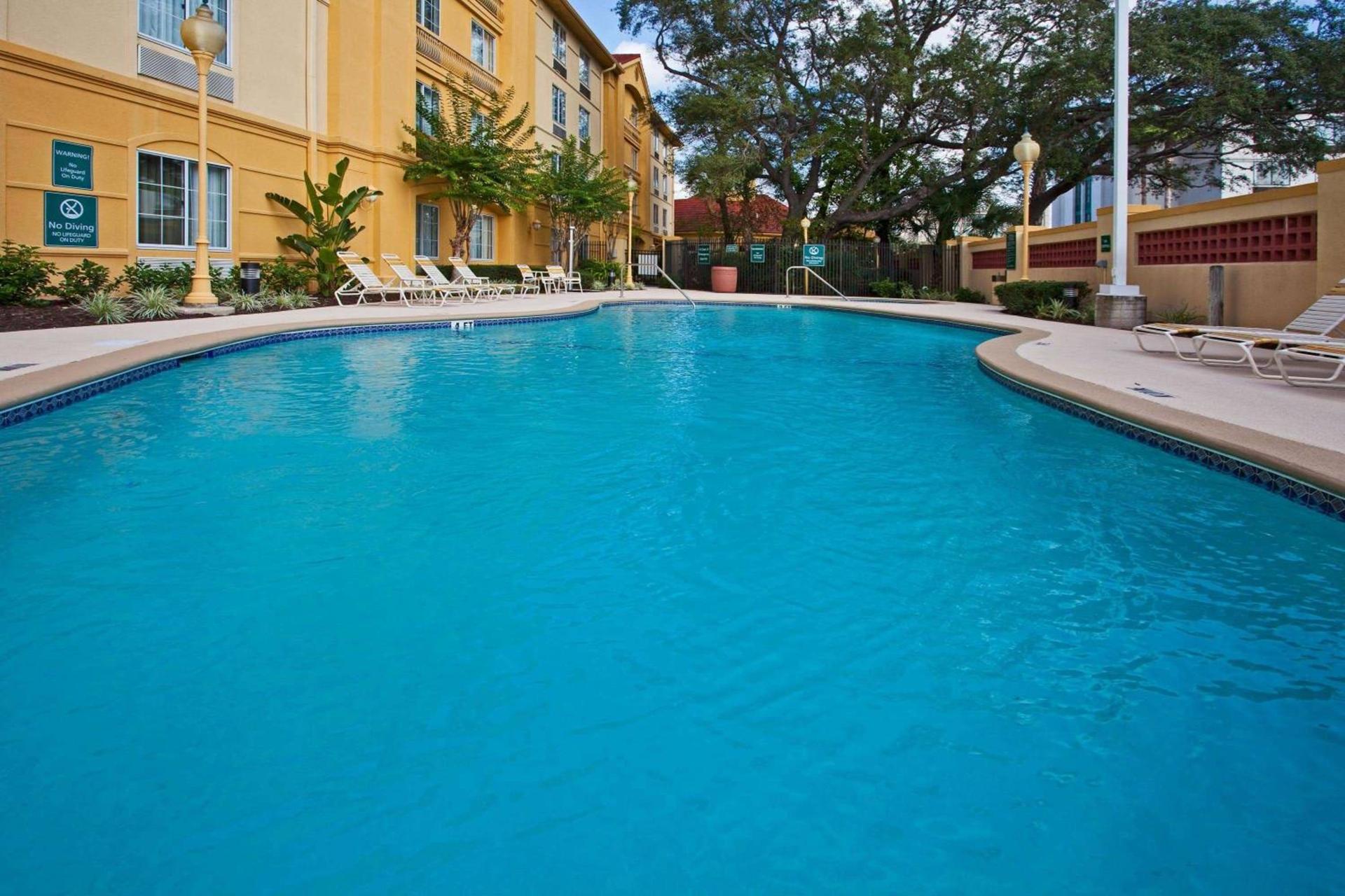 La Quinta by Wyndham USF (Near Busch Gardens) photo 11