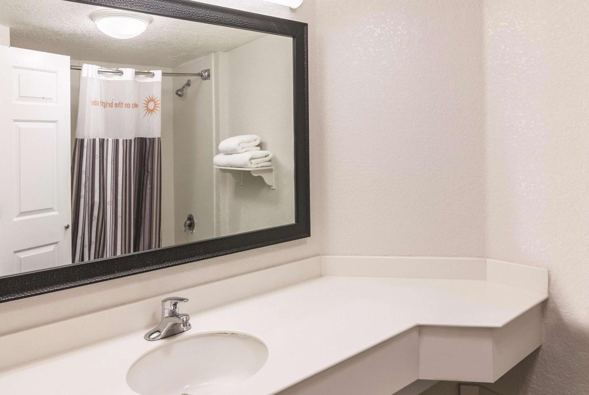 La Quinta by Wyndham USF (Near Busch Gardens) photo 35