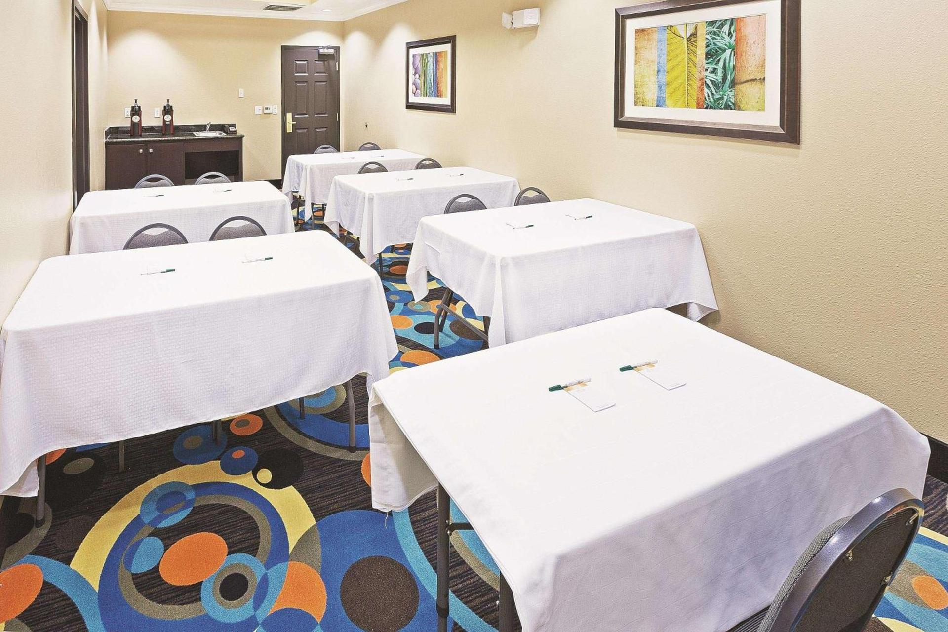 Sonesta Essential HOU Airport Road photo 37