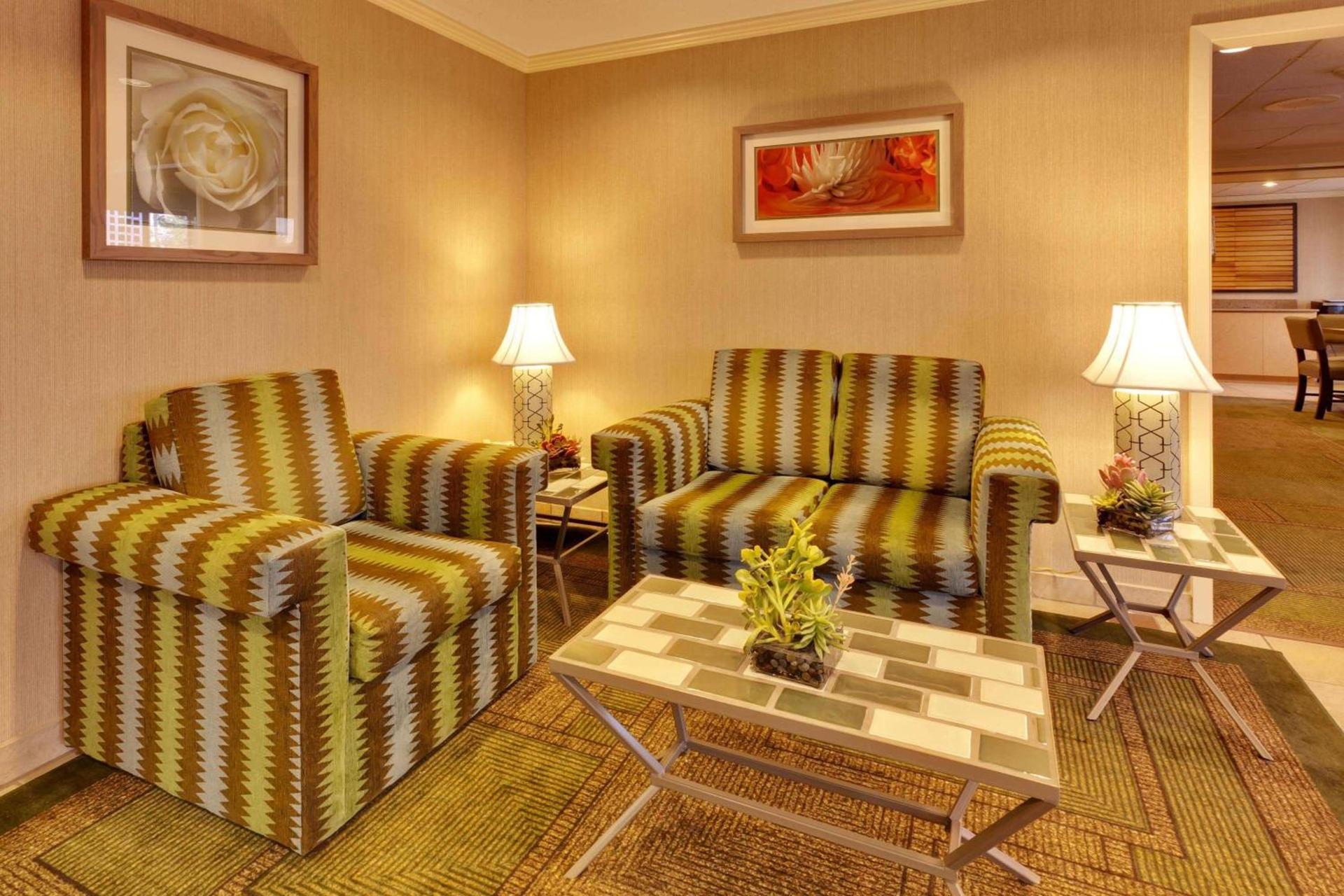 La Quinta by Wyndham Plattsburgh photo 16