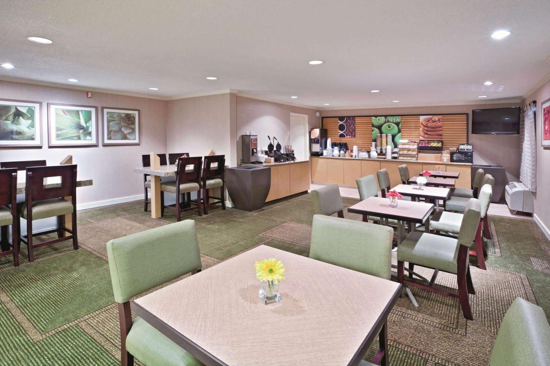 La Quinta by Wyndham Mansfield OH photo 43