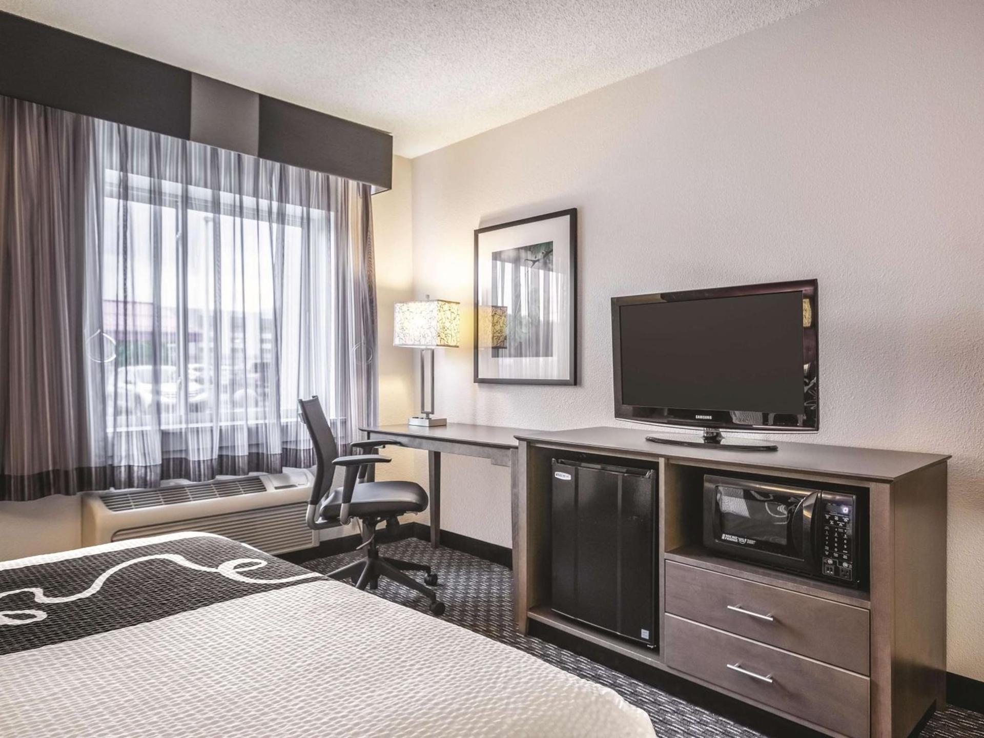 La Quinta by Wyndham Hartford Bradley Airport photo 14