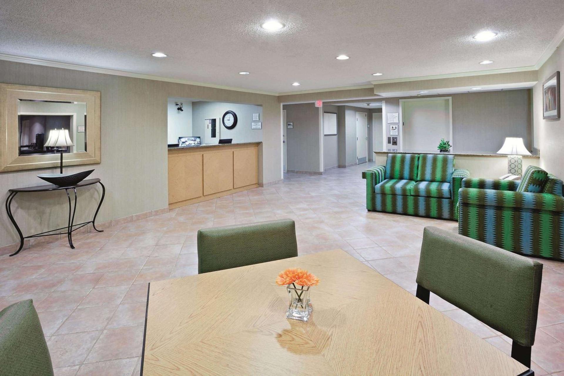 La Quinta by Wyndham Mansfield OH photo 6