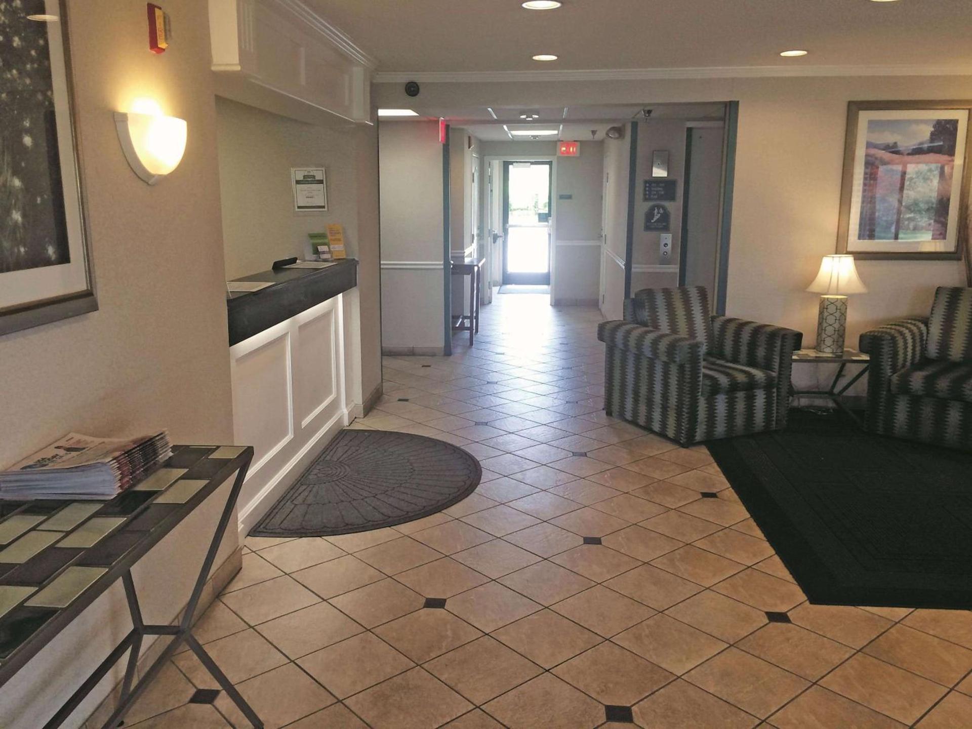 La Quinta by Wyndham Chicago Gurnee photo 6