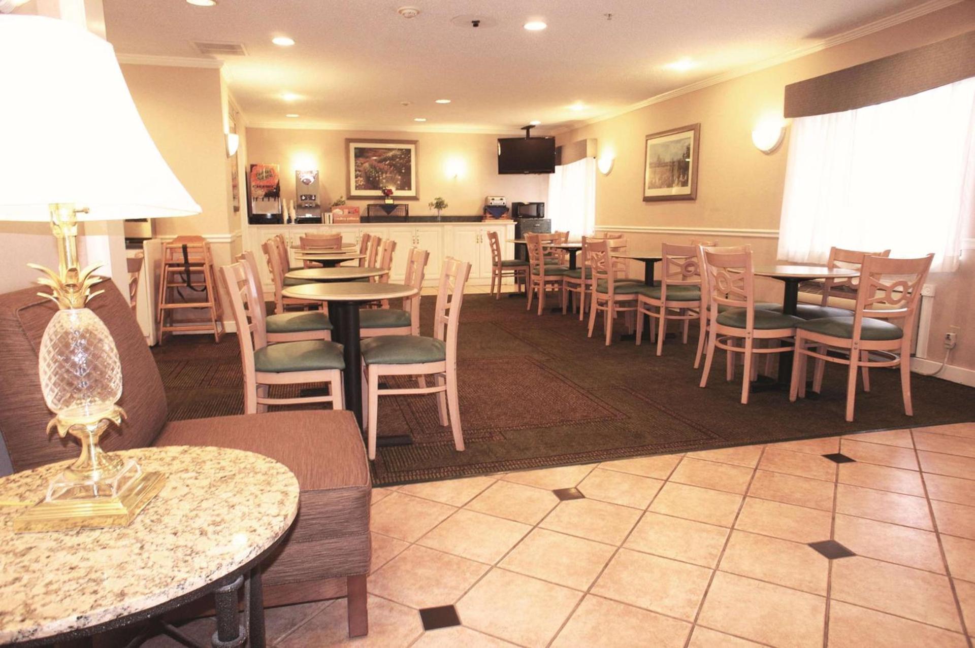 La Quinta Inn by Wyndham Detroit Canton photo 37