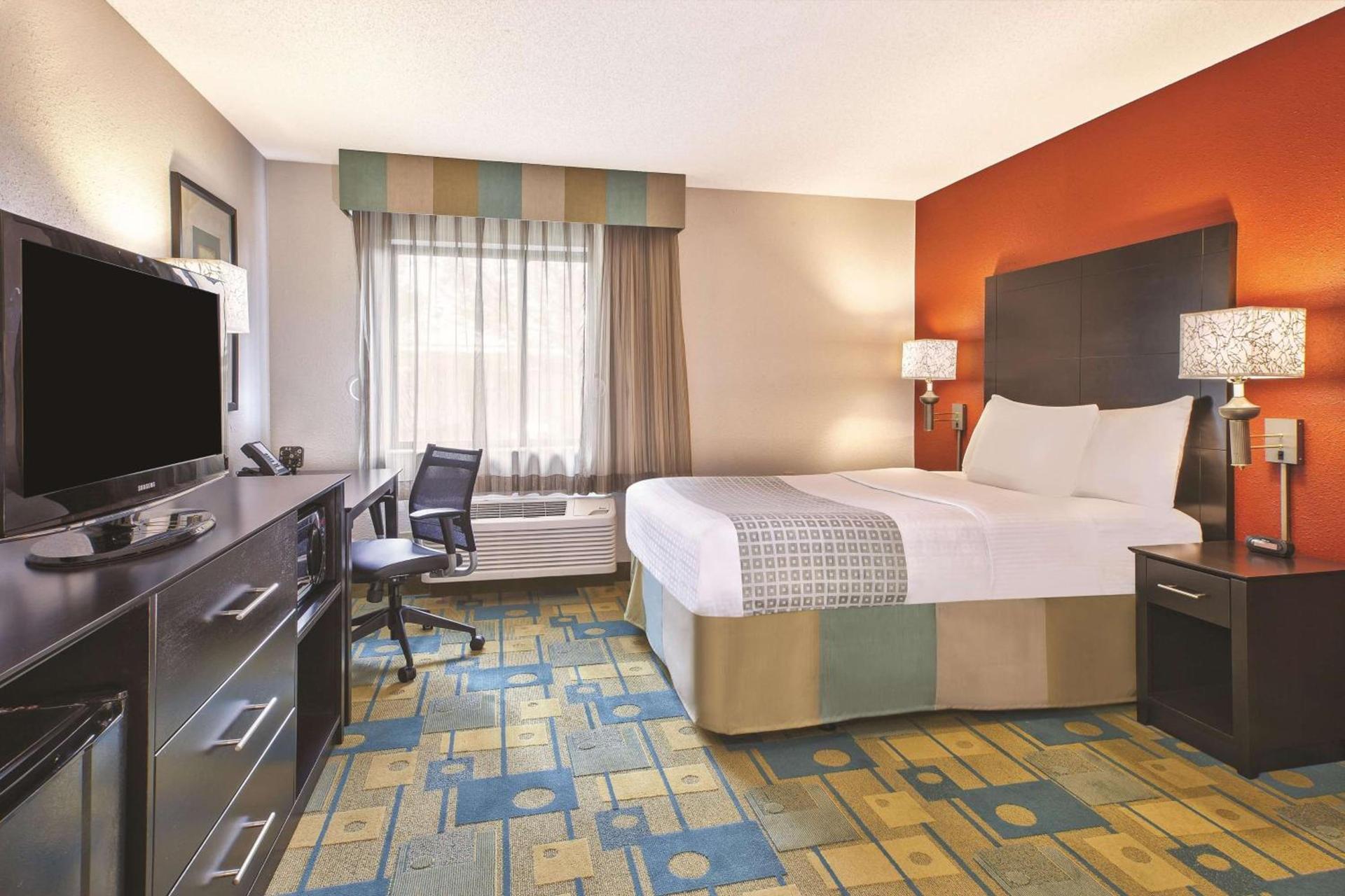 La Quinta Inn by Wyndham Toledo Perrysburg photo 19