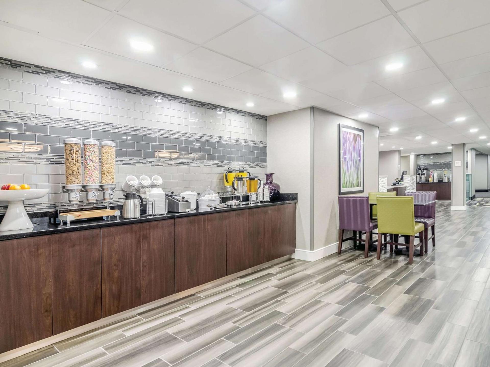 La Quinta Inn & Suites by Wyndham Myrtle Beach - N Kings Hwy photo 52