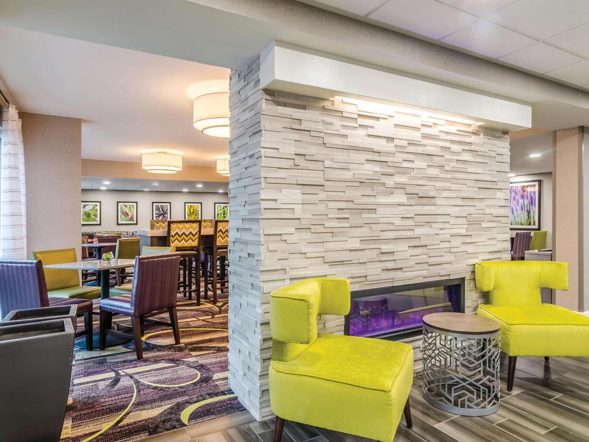 La Quinta Inn & Suites by Wyndham Myrtle Beach - N Kings Hwy photo 7