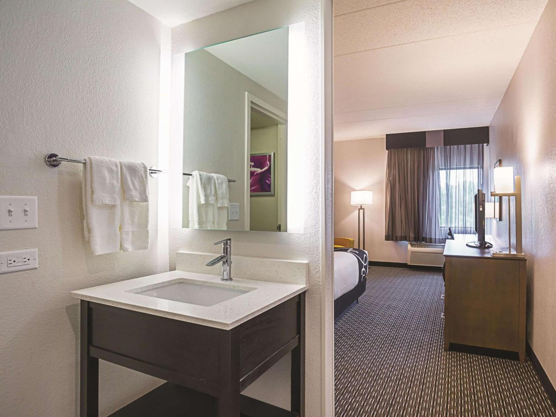 La Quinta Inn & Suites by Wyndham Myrtle Beach - N Kings Hwy photo 35