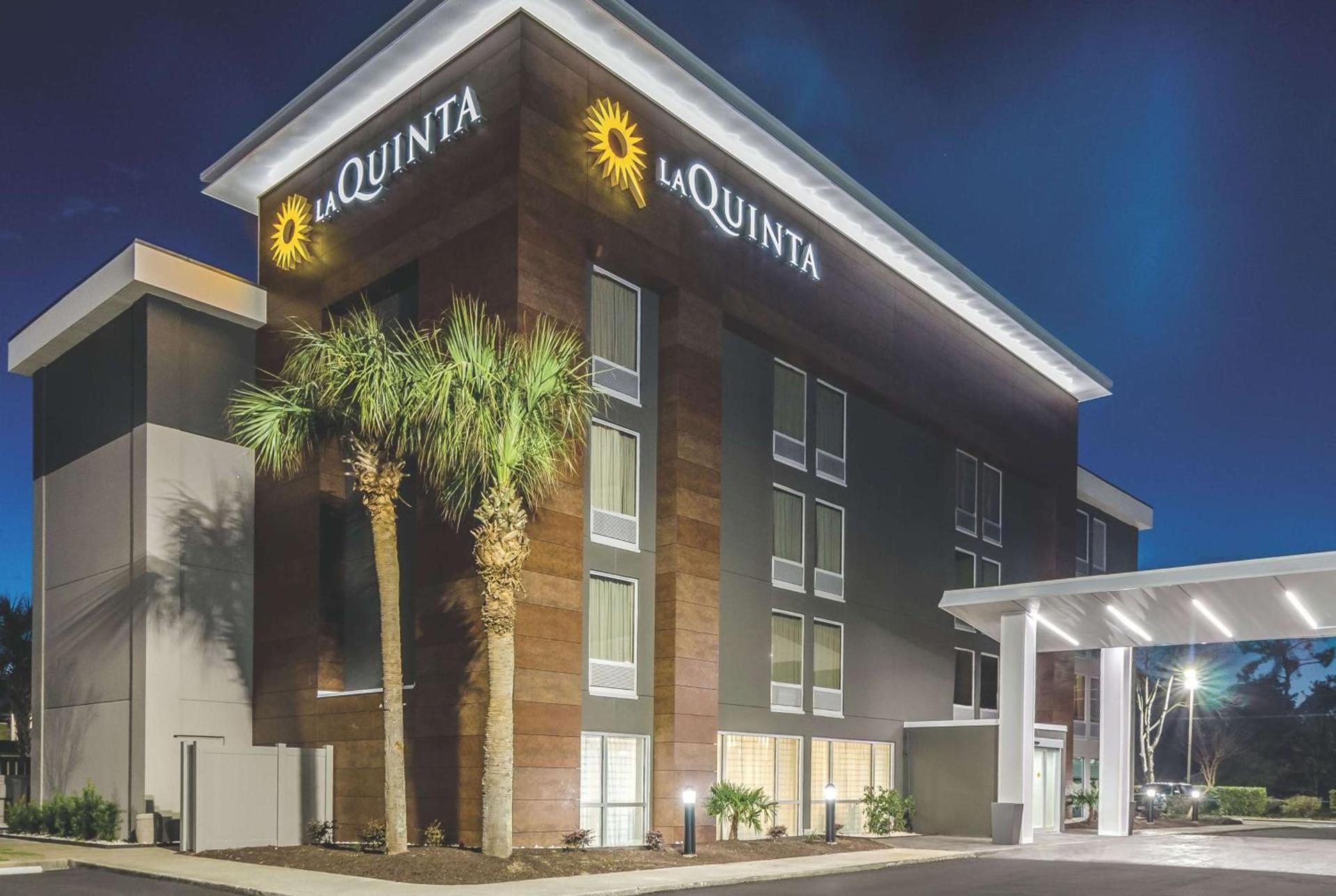 La Quinta Inn & Suites by Wyndham Myrtle Beach - N Kings Hwy photo 4