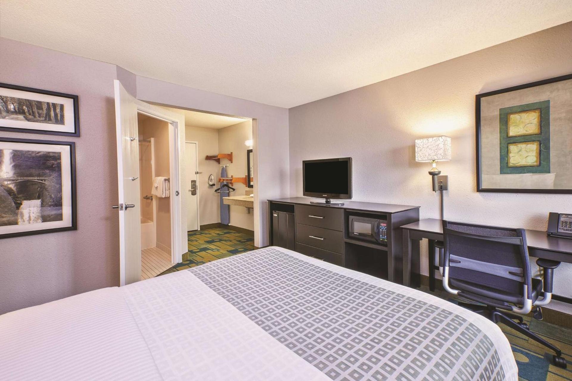 La Quinta Inn by Wyndham Toledo Perrysburg photo 26