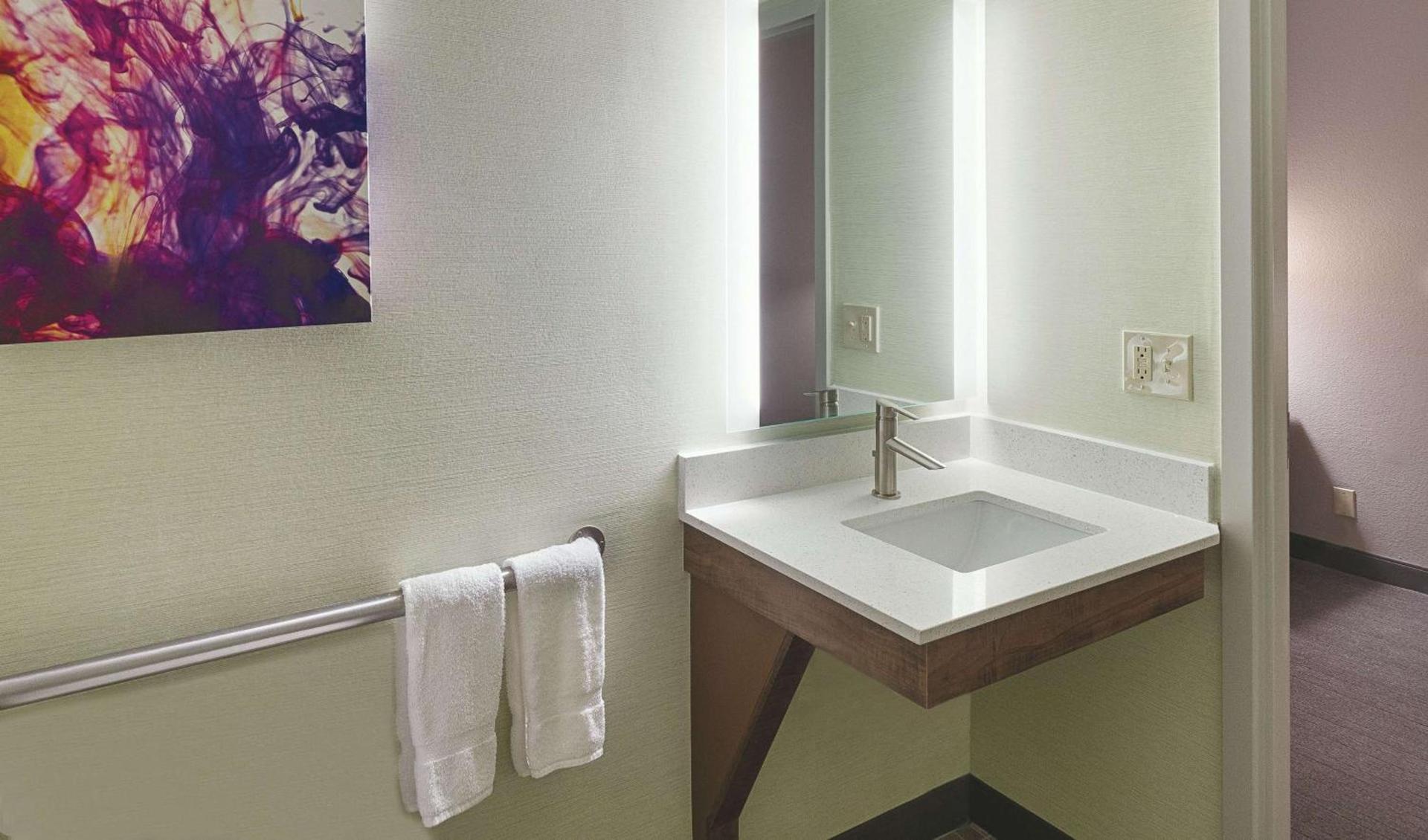 La Quinta by Wyndham Orange County Airport photo 13