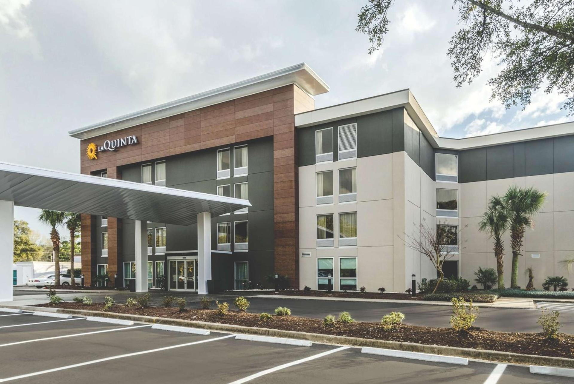 La Quinta Inn & Suites by Wyndham Myrtle Beach - N Kings Hwy photo 3