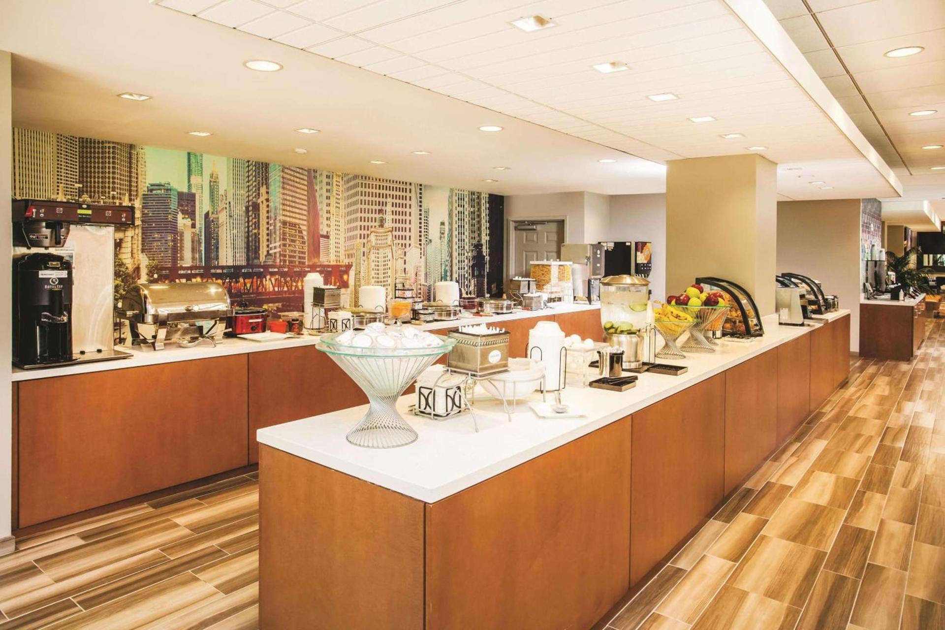 La Quinta Inn & Suites by Wyndham Chicago Downtown photo 6