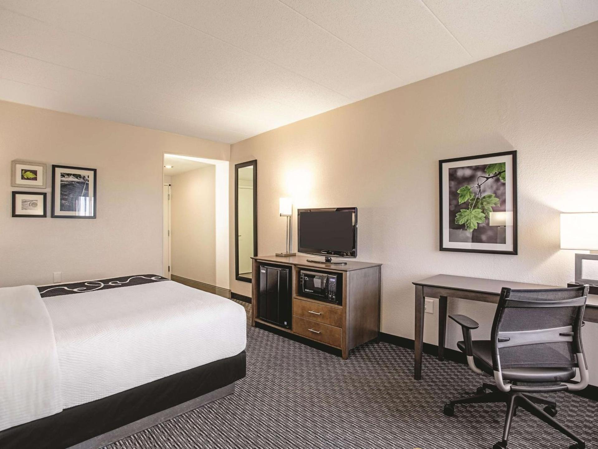 La Quinta by Wyndham Baltimore N / White Marsh photo 30
