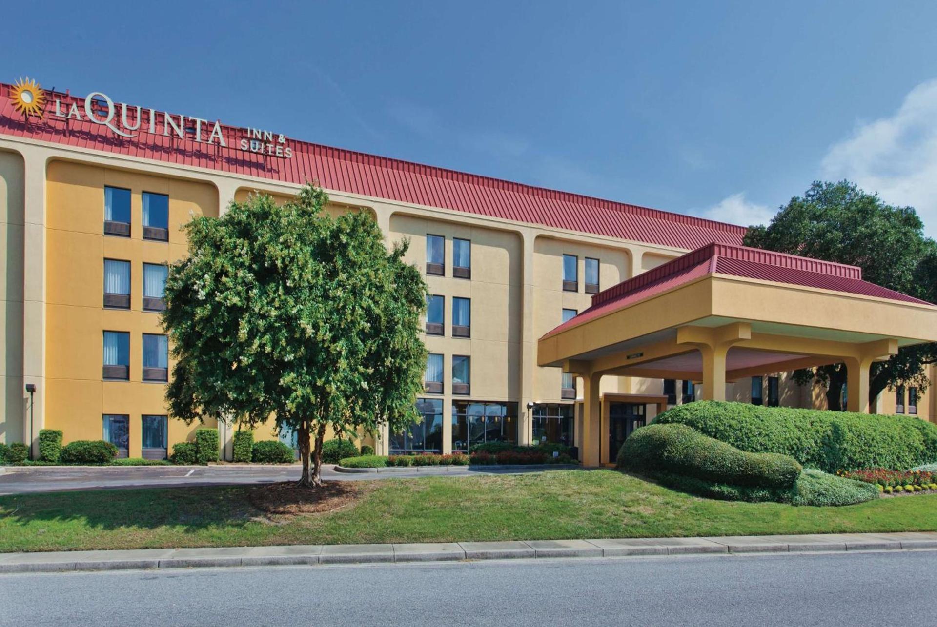La Quinta Inn & Suites by Wyndham Charleston Riverview — hotel in Charleston