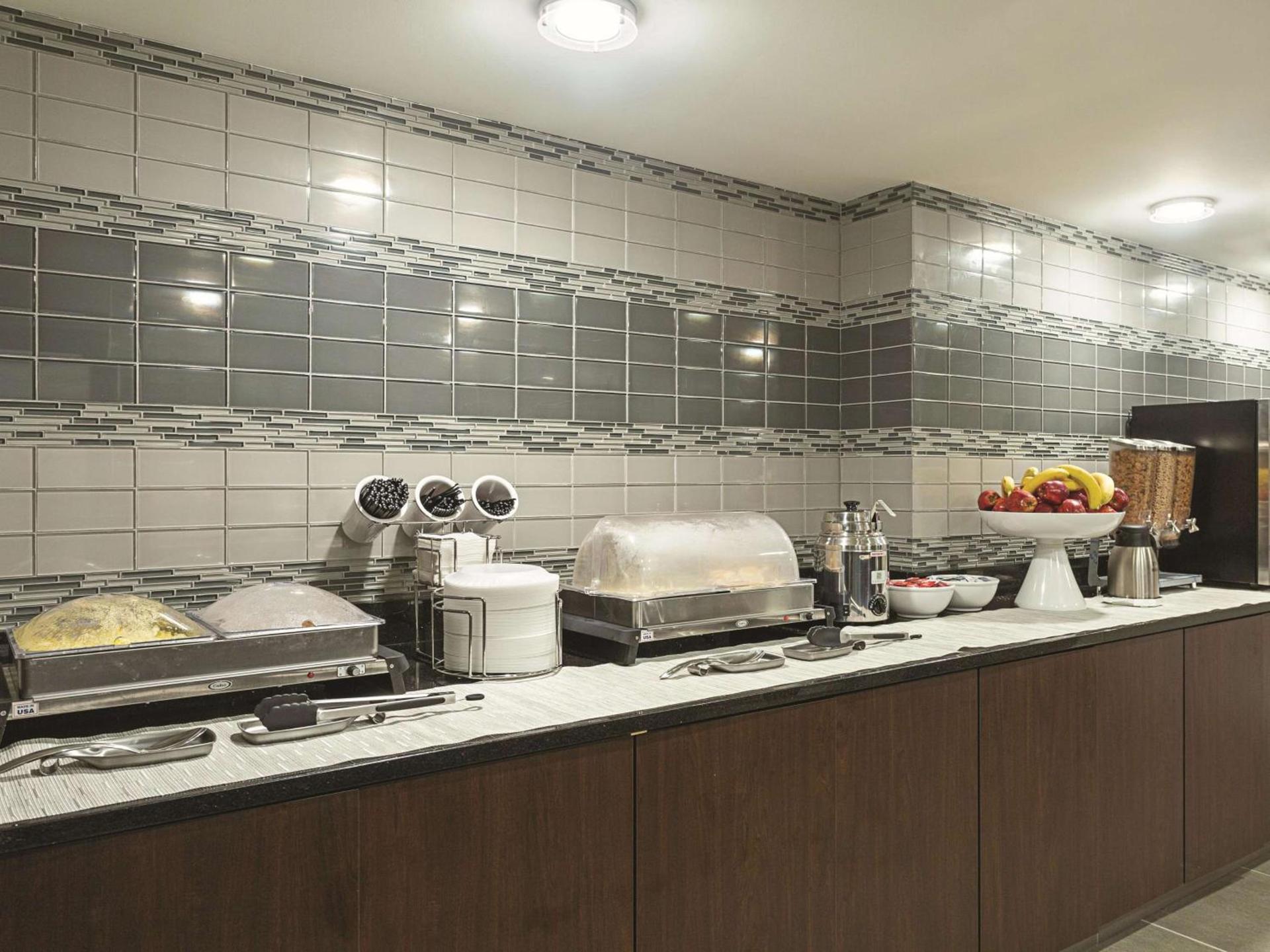 La Quinta by Wyndham Baltimore BWI Airport photo 27