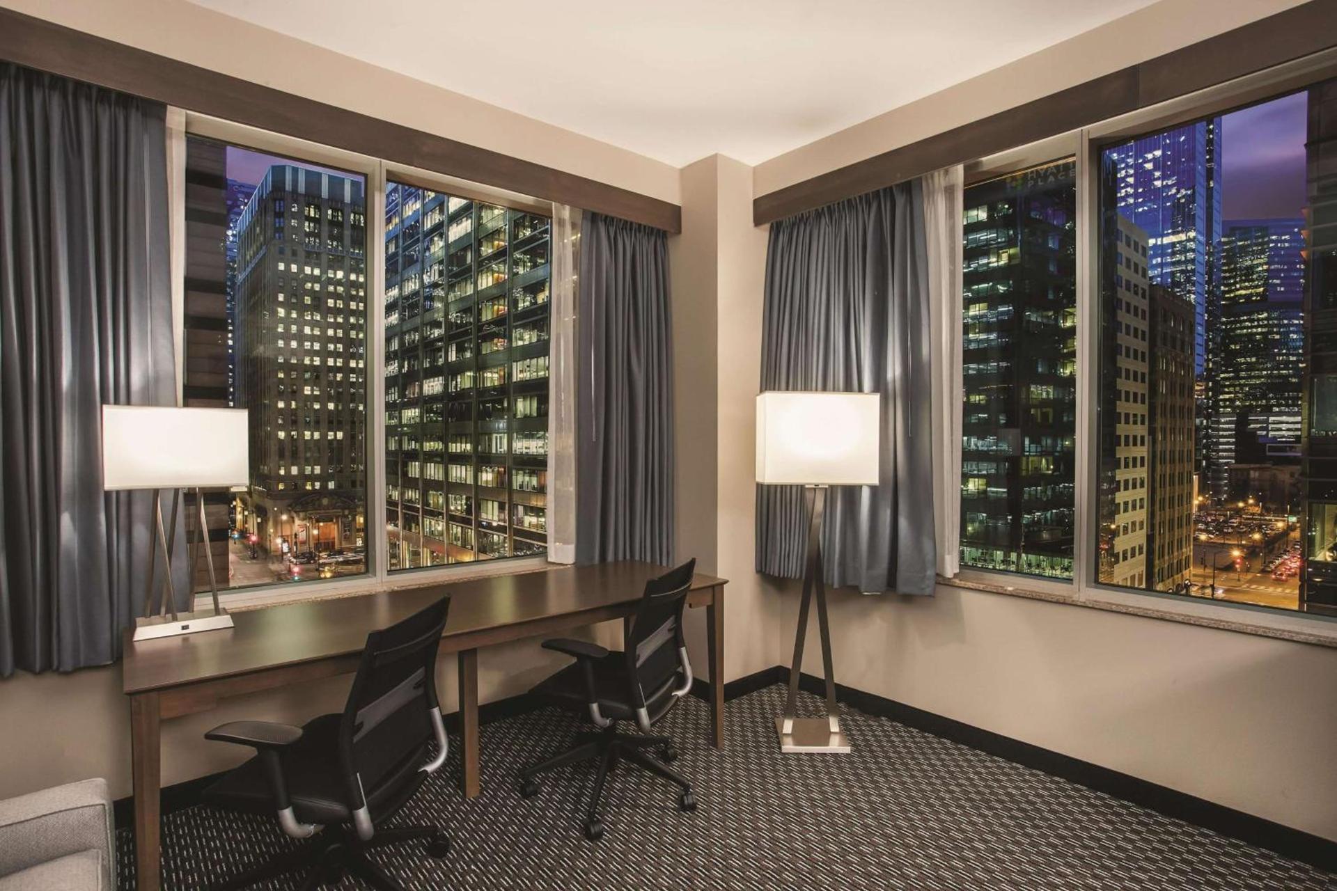 La Quinta Inn & Suites by Wyndham Chicago Downtown photo 14