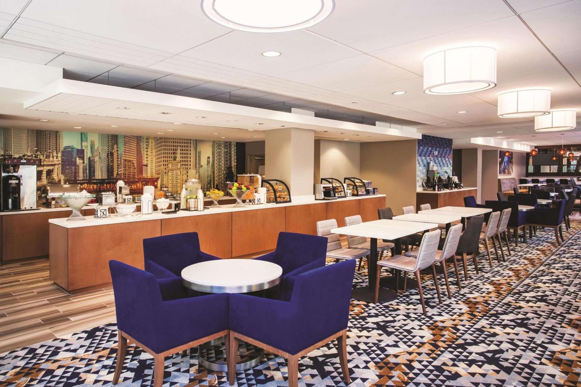 La Quinta Inn & Suites by Wyndham Chicago Downtown photo 59