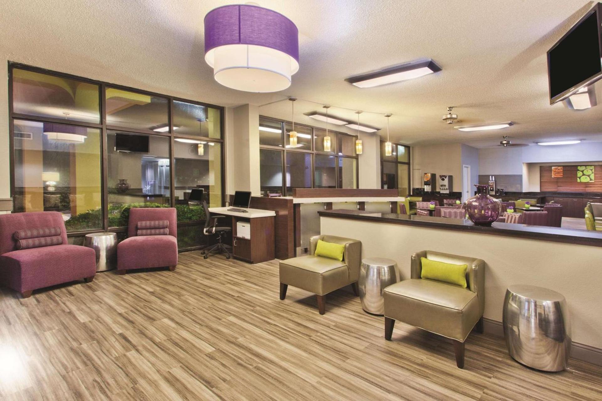 La Quinta Inn & Suites by Wyndham Charleston Riverview photo 3