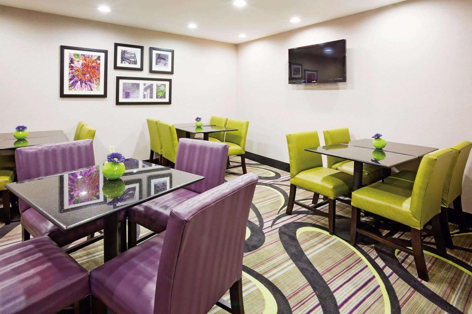 La Quinta Inn by Wyndham Oshkosh photo 63