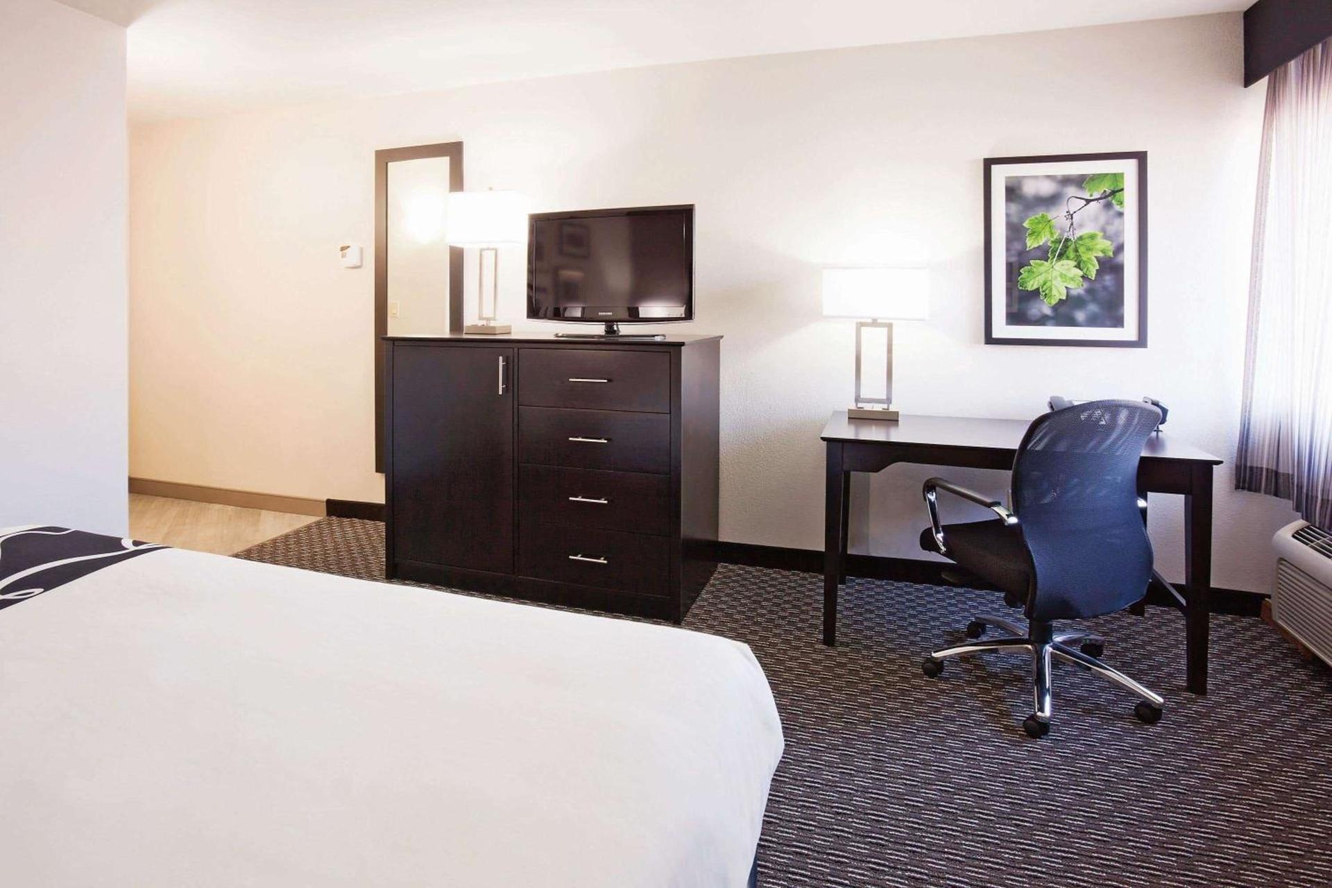 La Quinta Inn by Wyndham Oshkosh photo 60