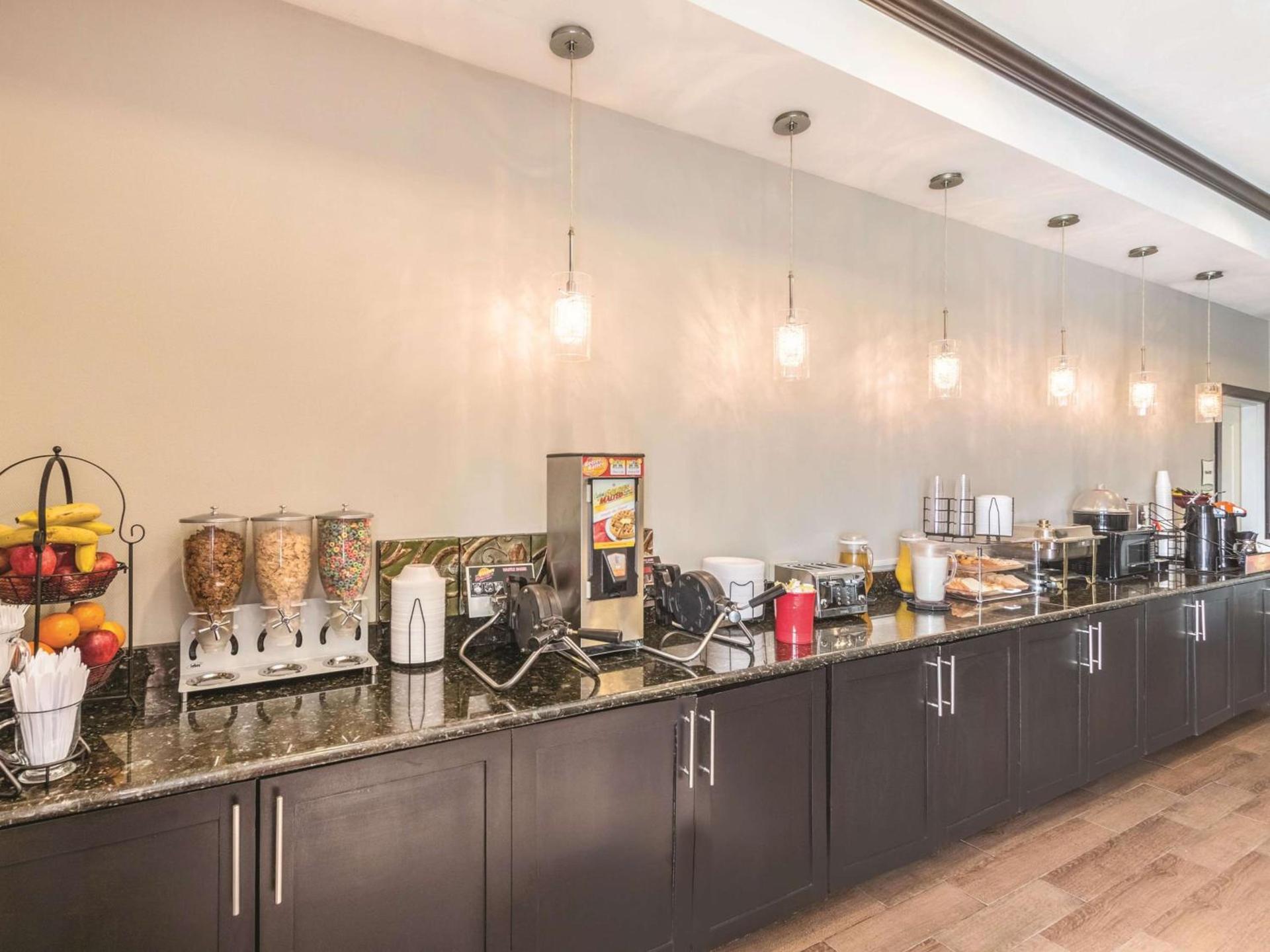 La Quinta by Wyndham Fort Worth - Lake Worth photo 70