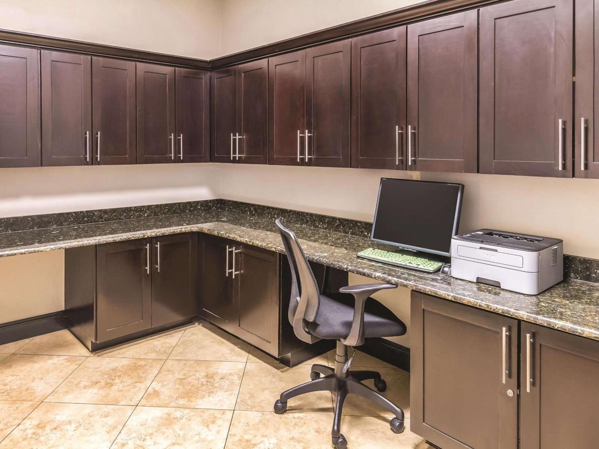 La Quinta by Wyndham Fort Worth - Lake Worth photo 78
