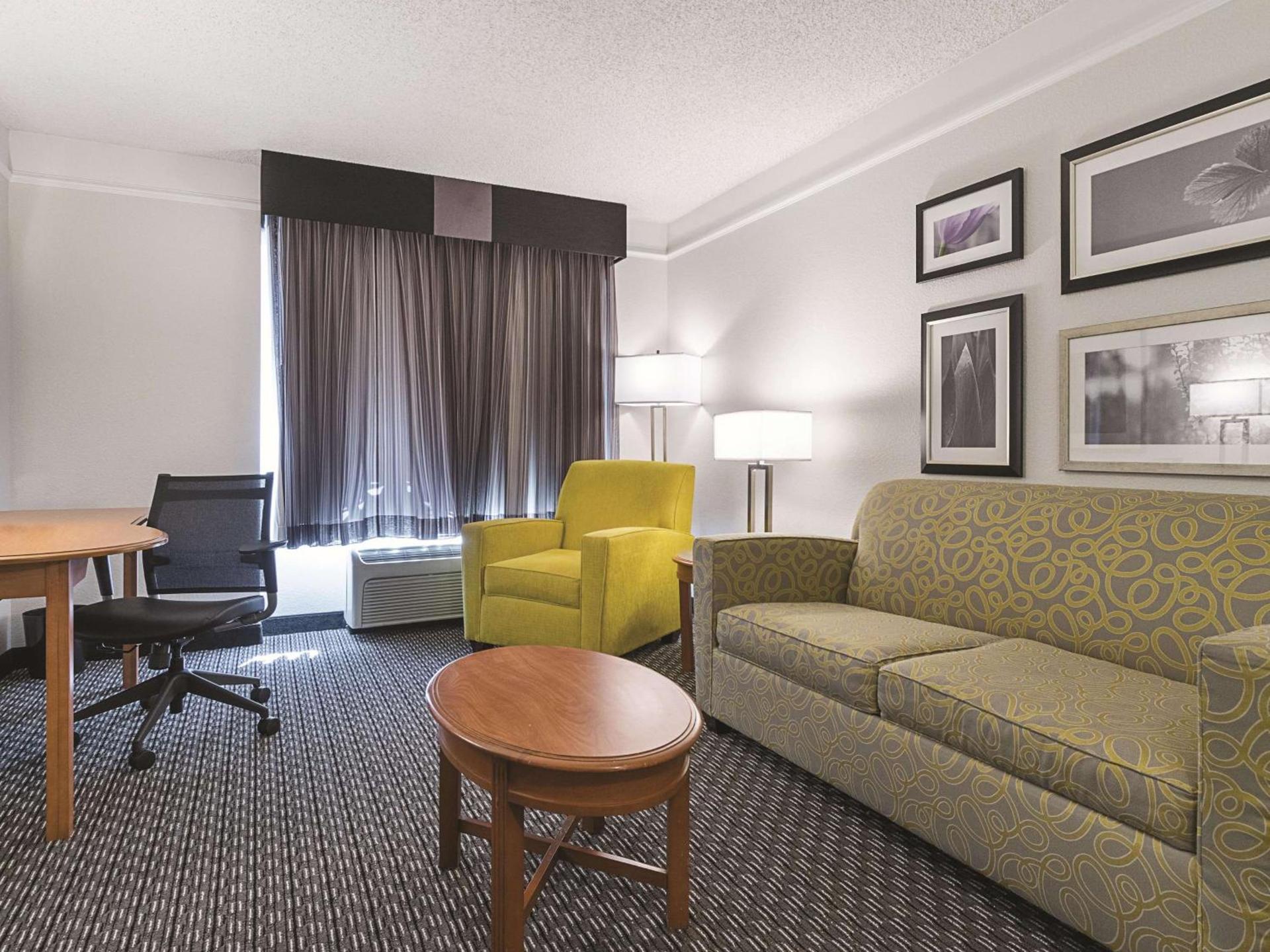 La Quinta by Wyndham Miami Airport East photo 43