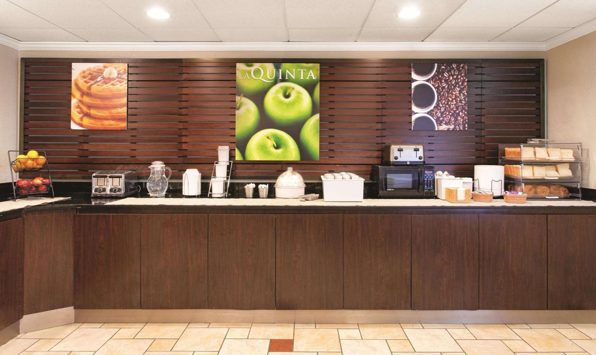 La Quinta by Wyndham Miami Airport East photo 53