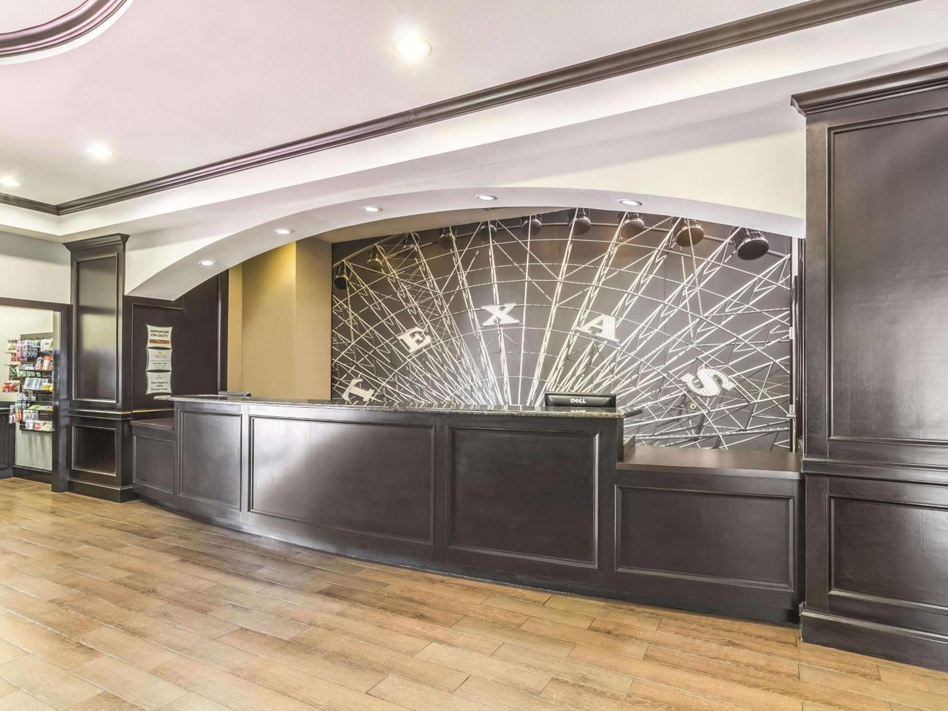 La Quinta by Wyndham Fort Worth - Lake Worth photo 6