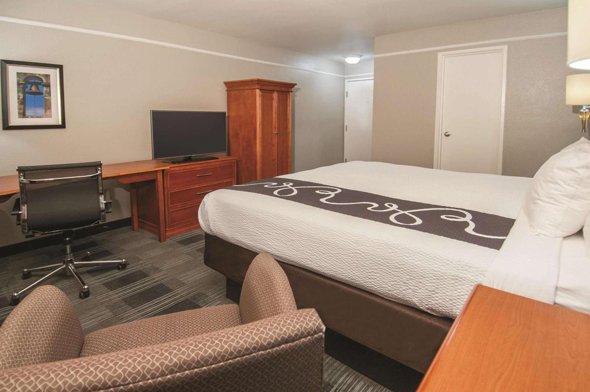 La Quinta Inn by Wyndham San Antonio Brooks City Base photo 34