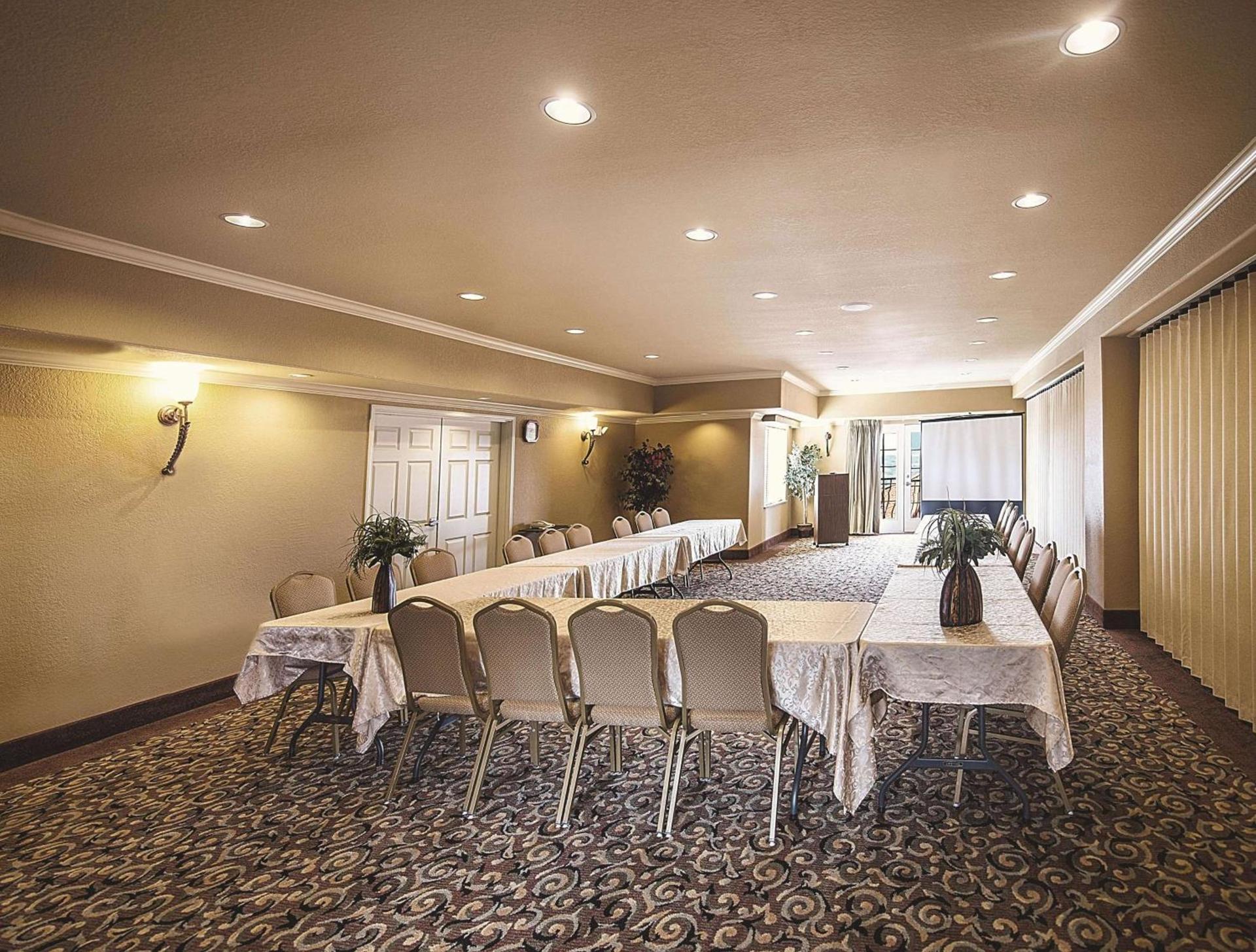 La Quinta by Wyndham Marble Falls photo 57