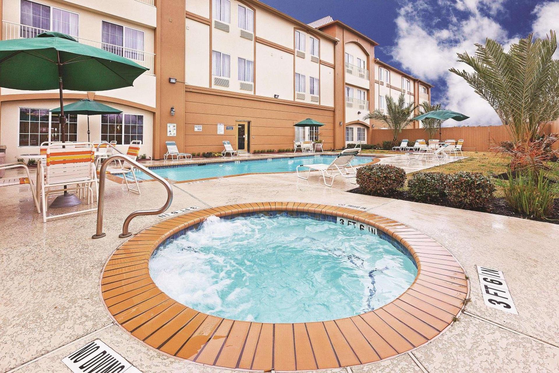Sonesta Essential HOU Airport Road photo 2
