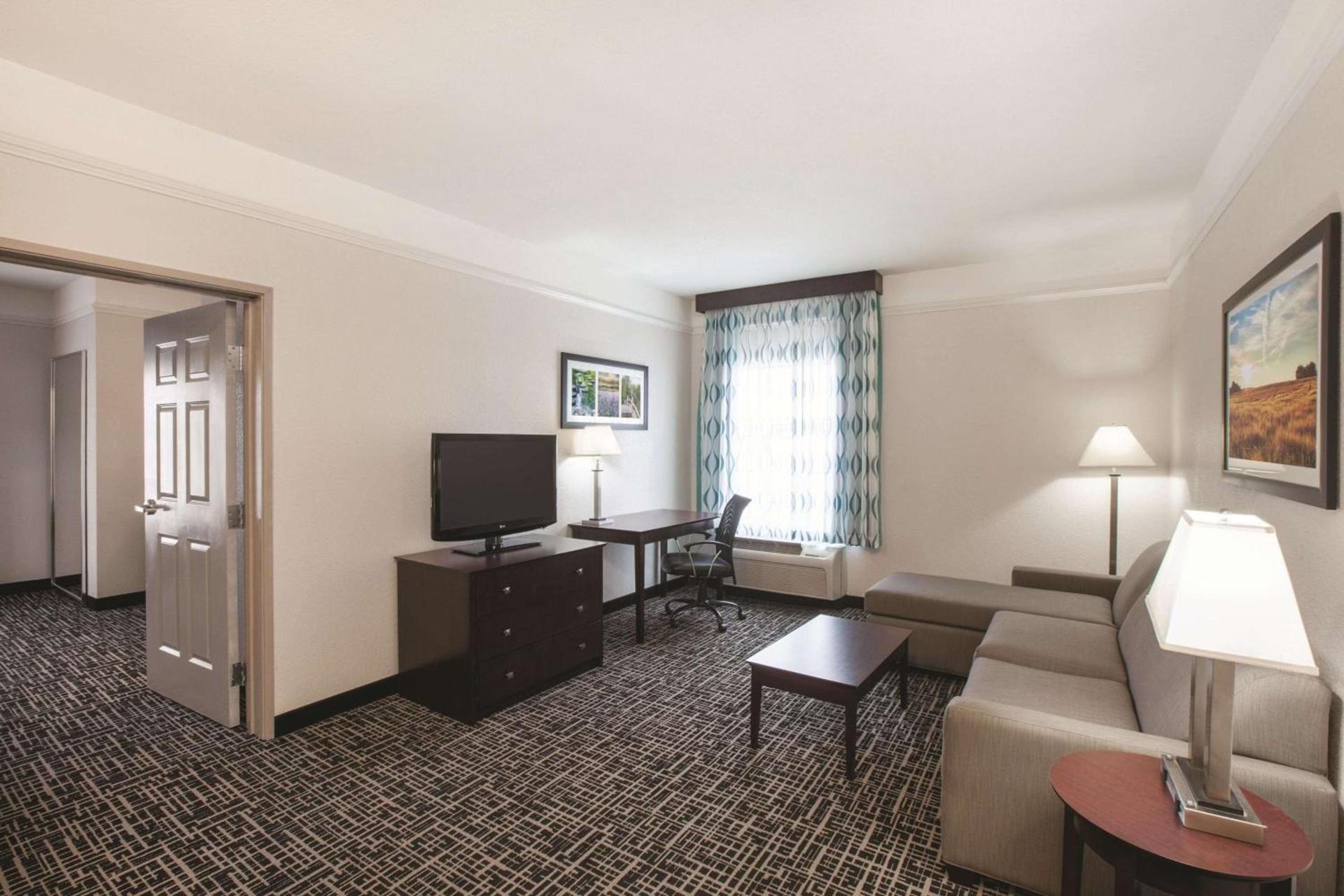 La Quinta by Wyndham Mansfield TX photo 32