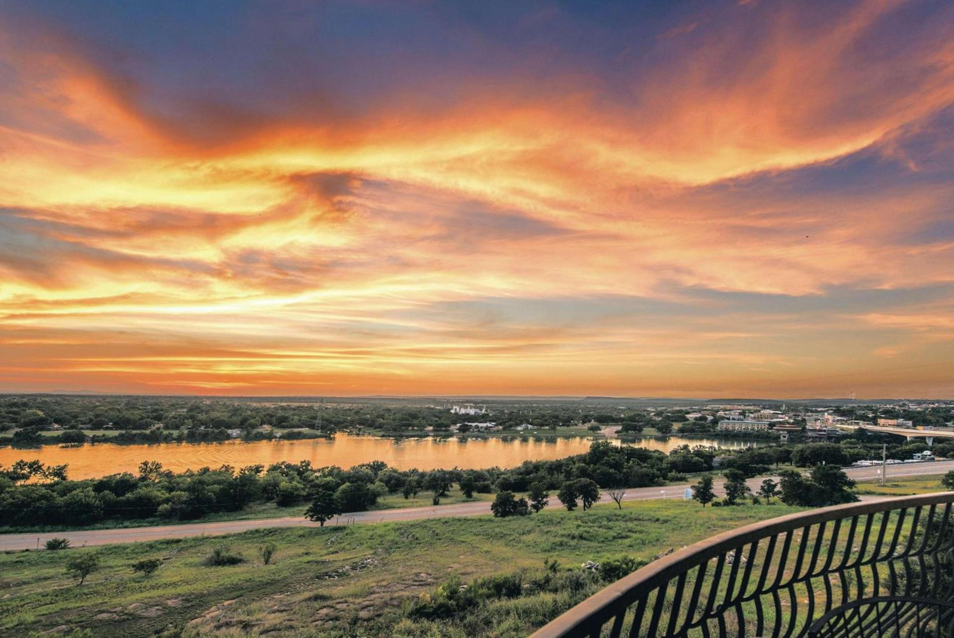 La Quinta by Wyndham Marble Falls photo 53
