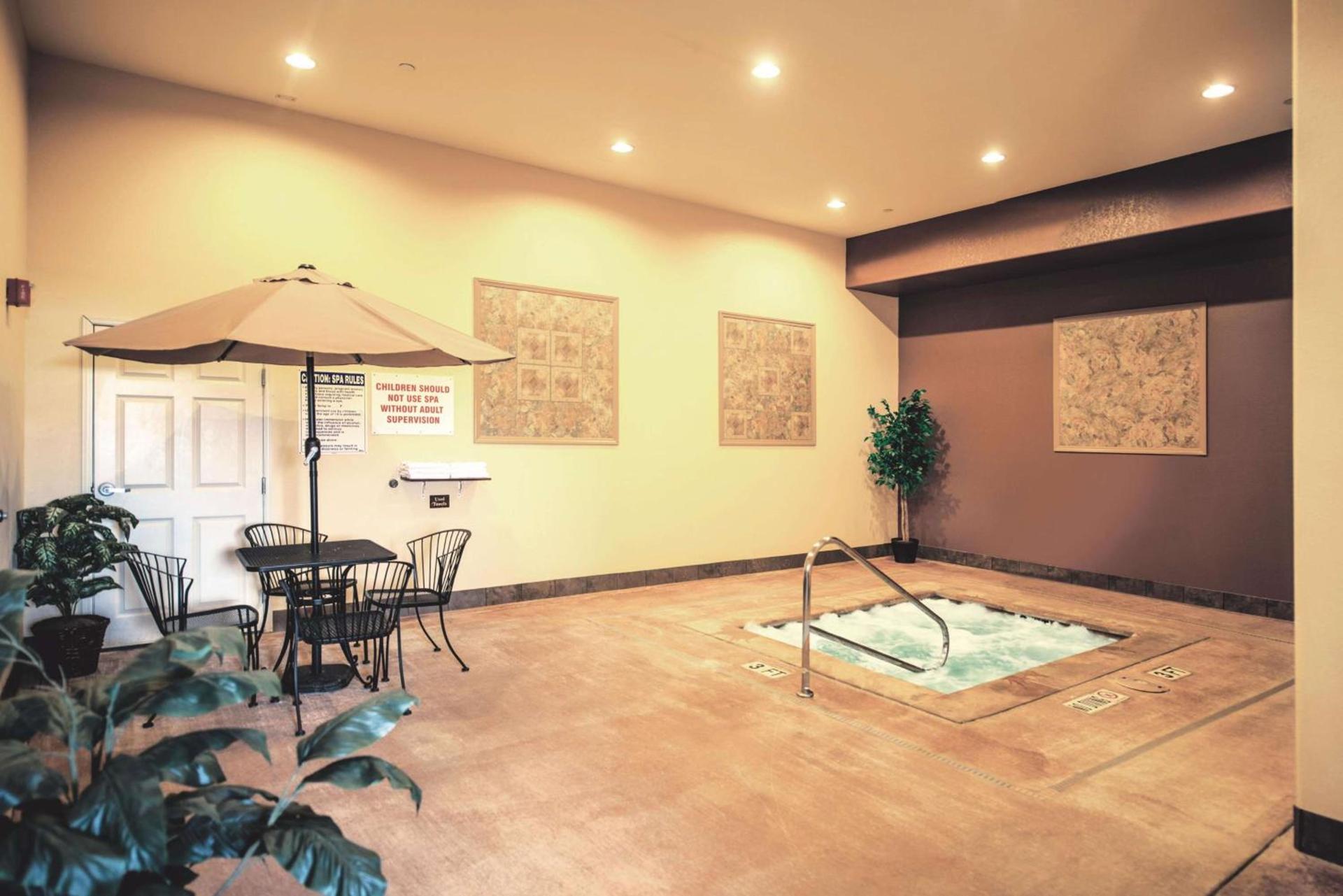 La Quinta by Wyndham Marble Falls photo 48