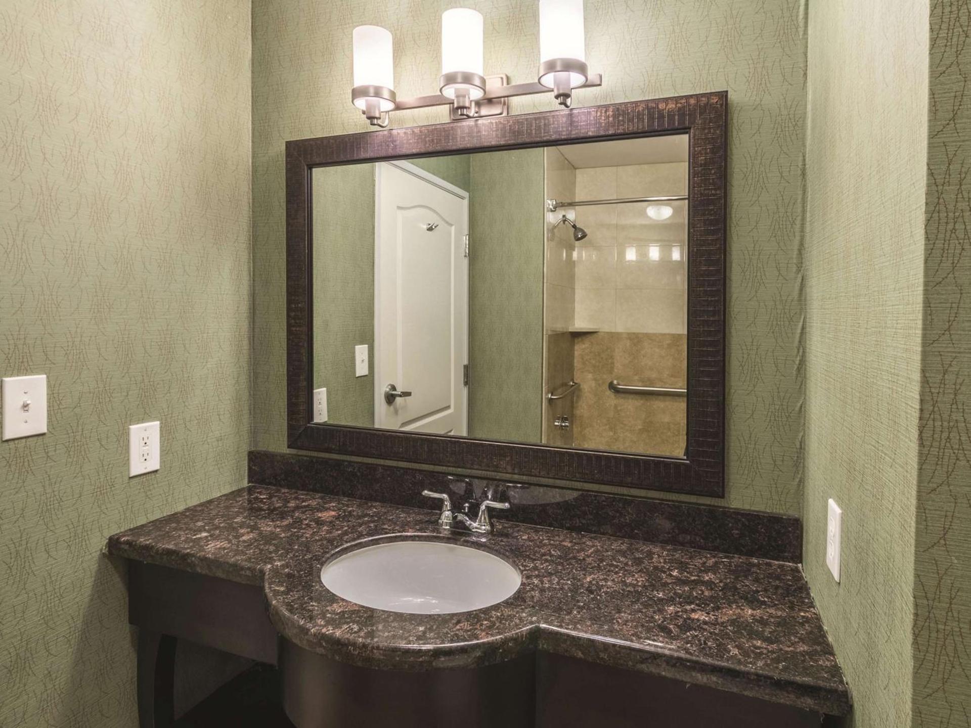 La Quinta by Wyndham Fort Worth - Lake Worth photo 28