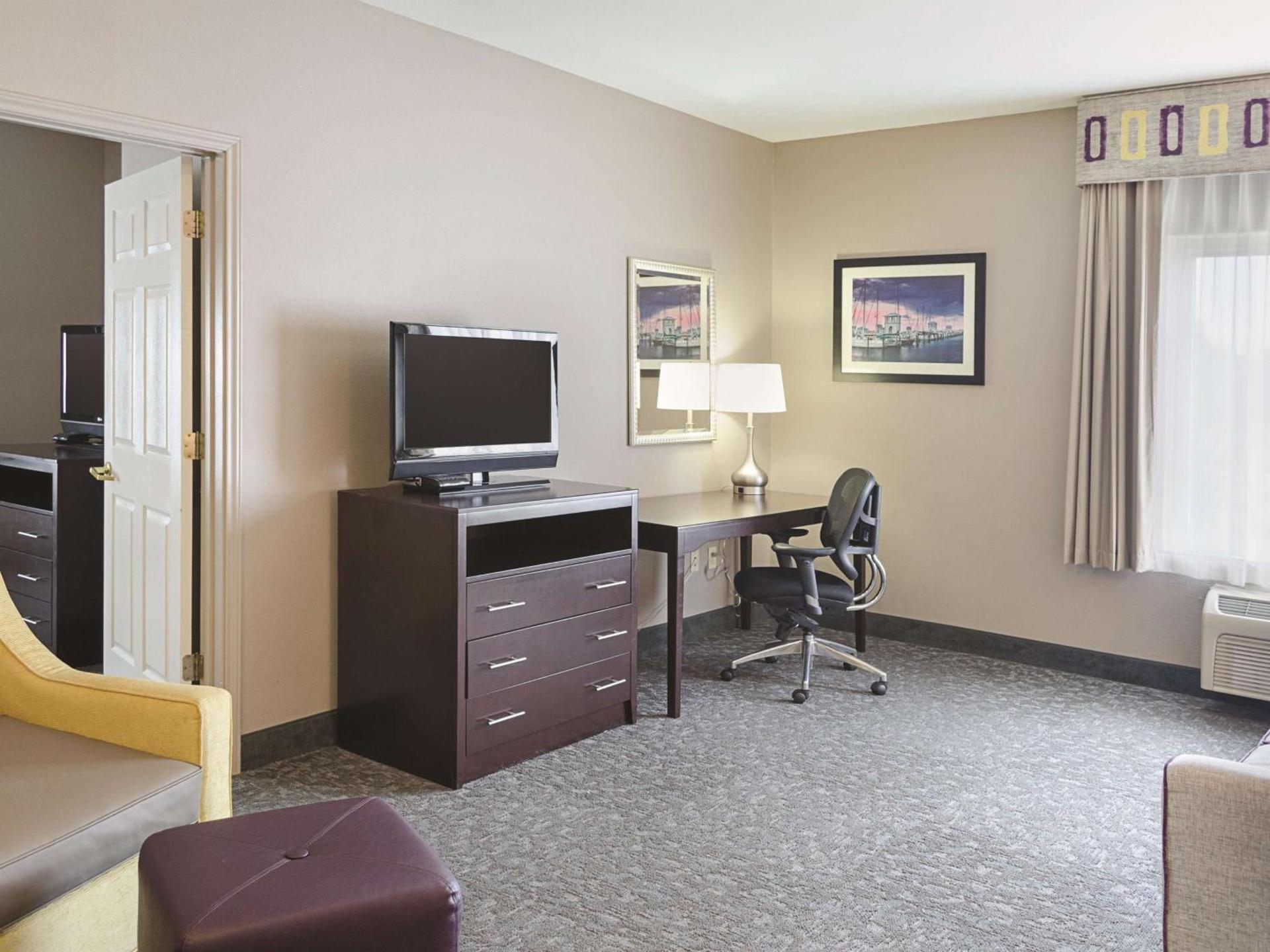 La Quinta by Wyndham Biloxi photo 25