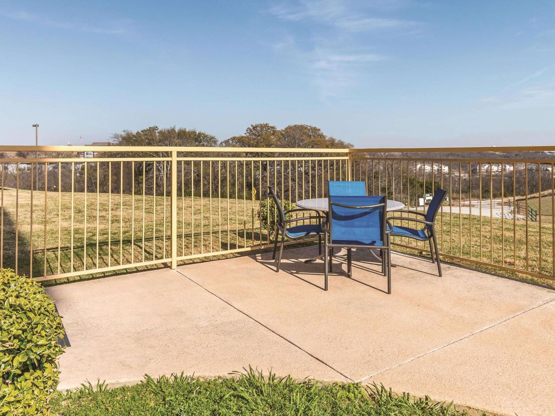 La Quinta by Wyndham Fort Worth - Lake Worth photo 1