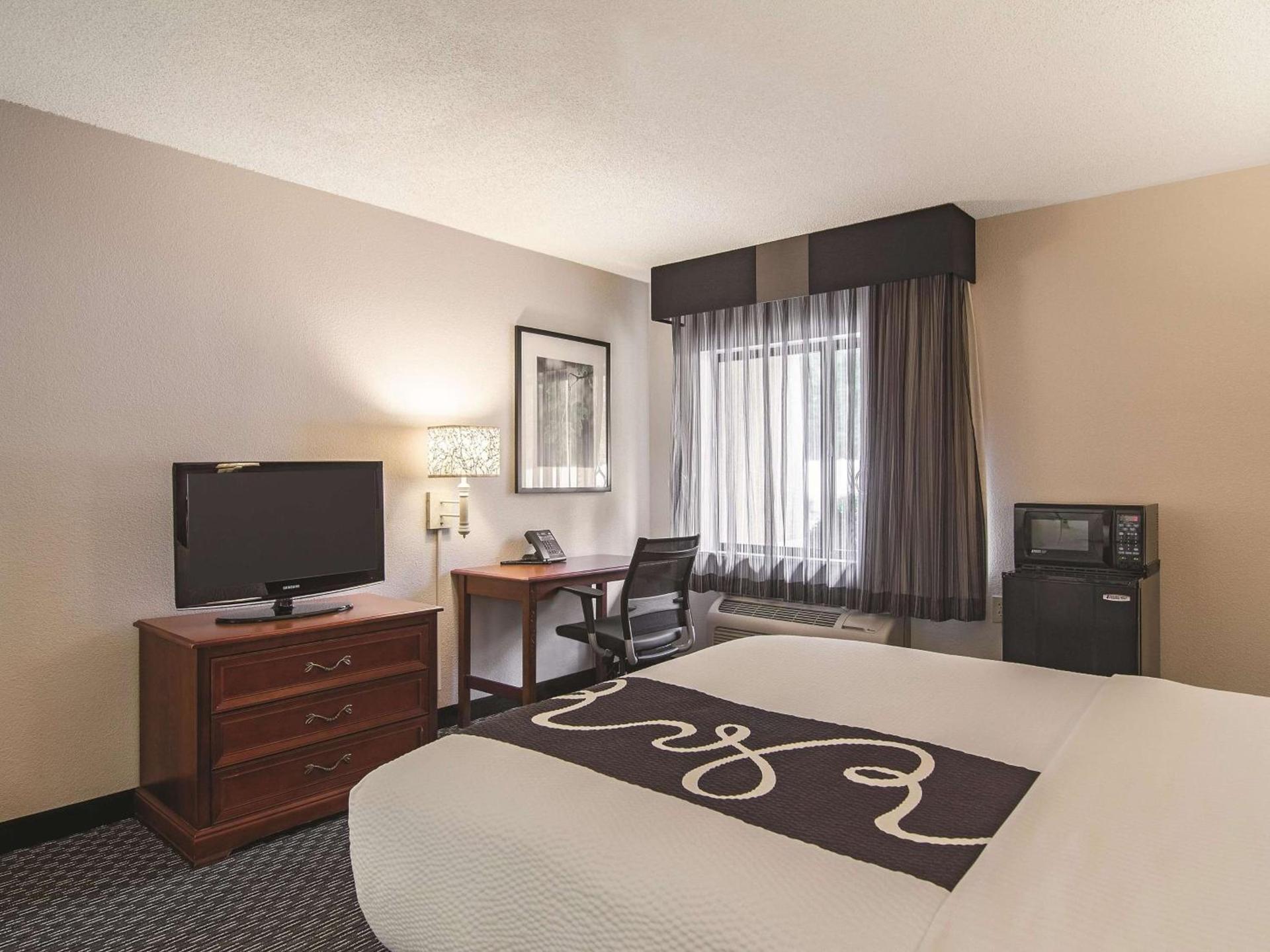 La Quinta by Wyndham Miami Airport East photo 29