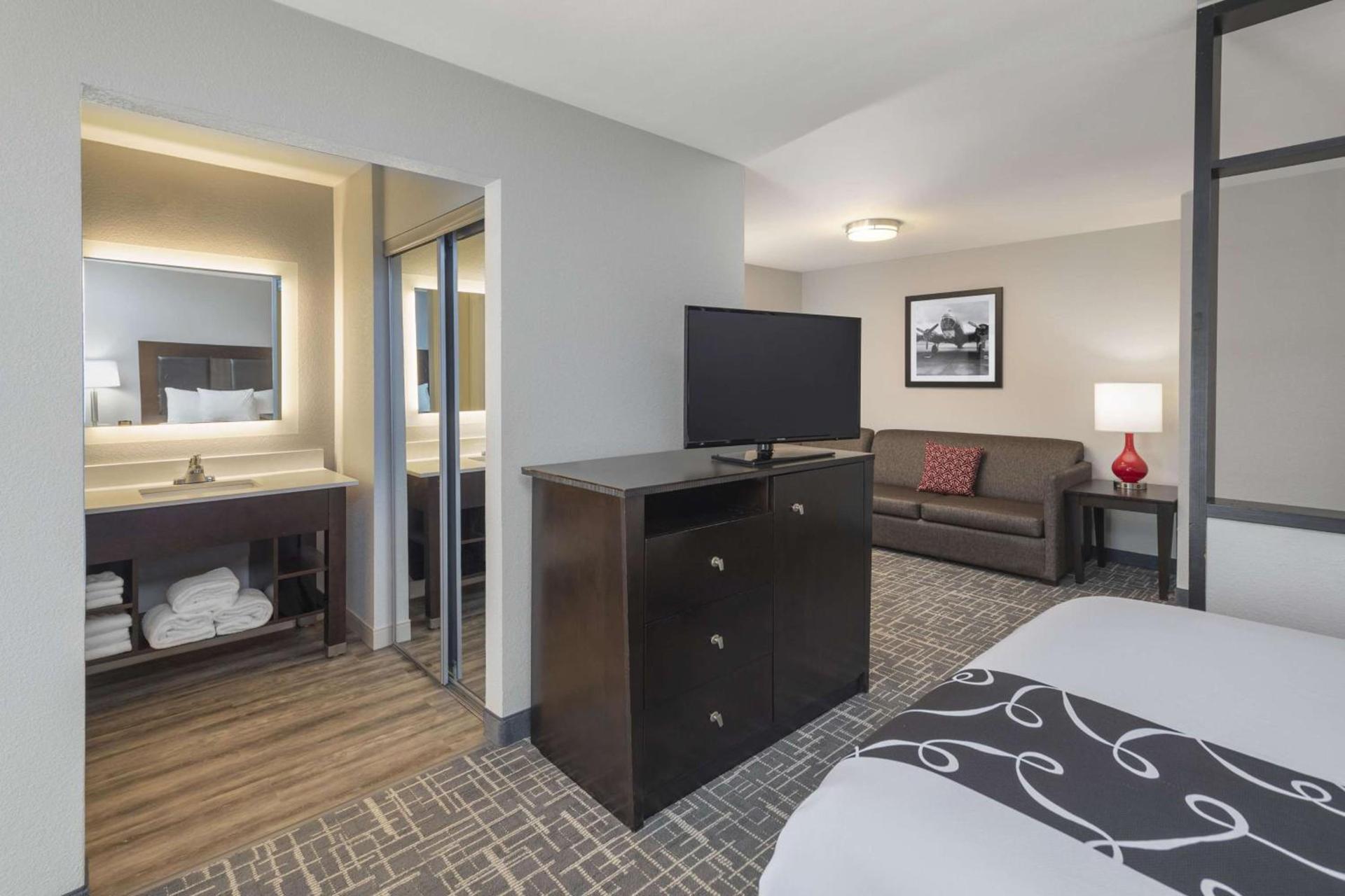 La Quinta by Wyndham Atlanta Airport South photo 35