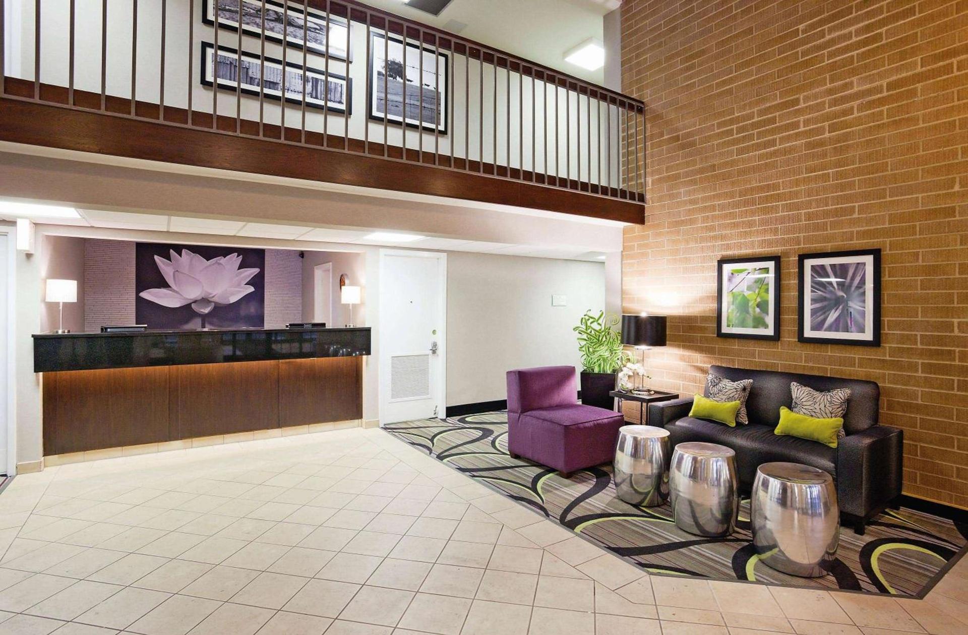 La Quinta Inn by Wyndham Oshkosh photo 2