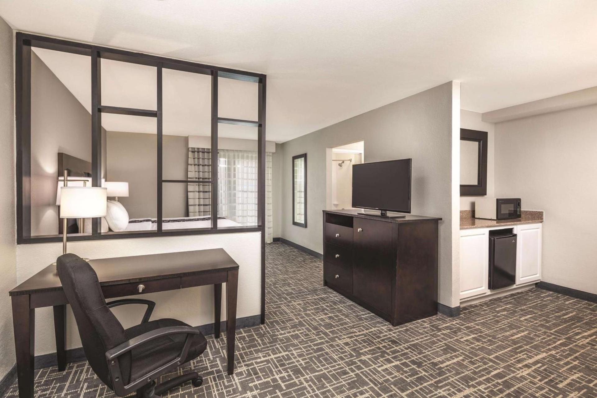 La Quinta by Wyndham Atlanta Airport South photo 23