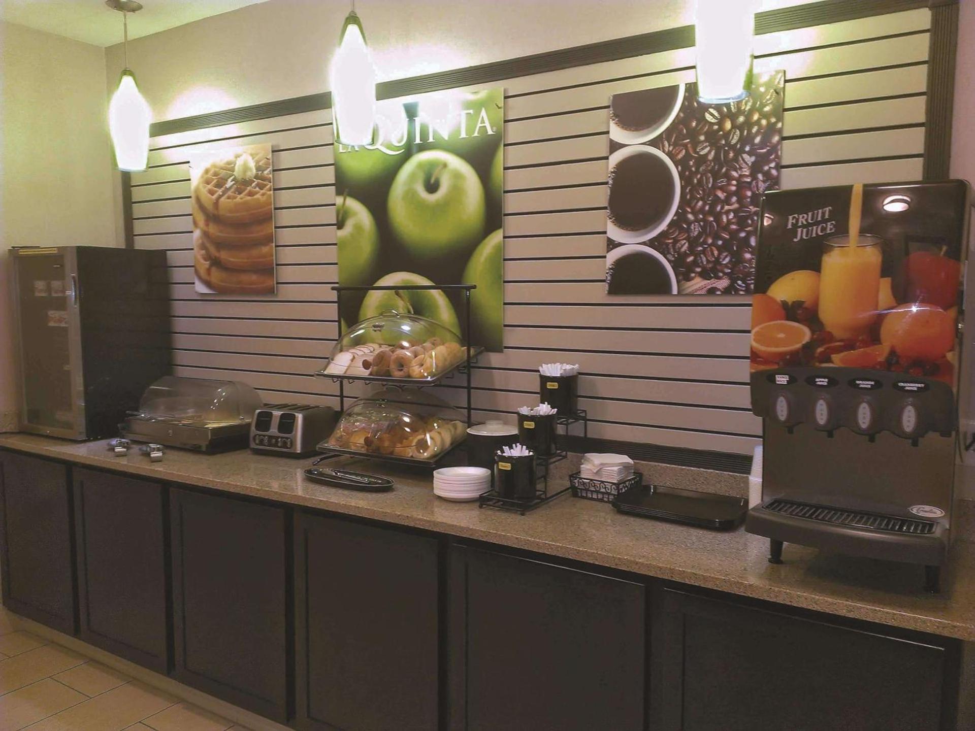 La Quinta Inn by Wyndham Lincoln, Nebraska photo 54