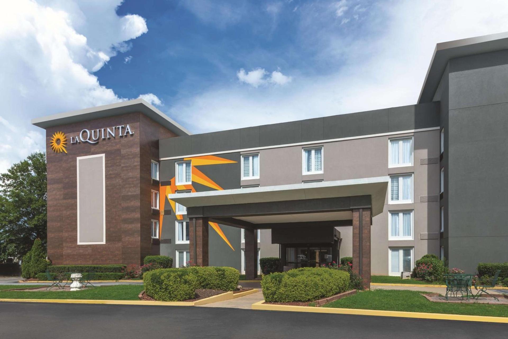 La Quinta by Wyndham Atlanta Airport South photo 1