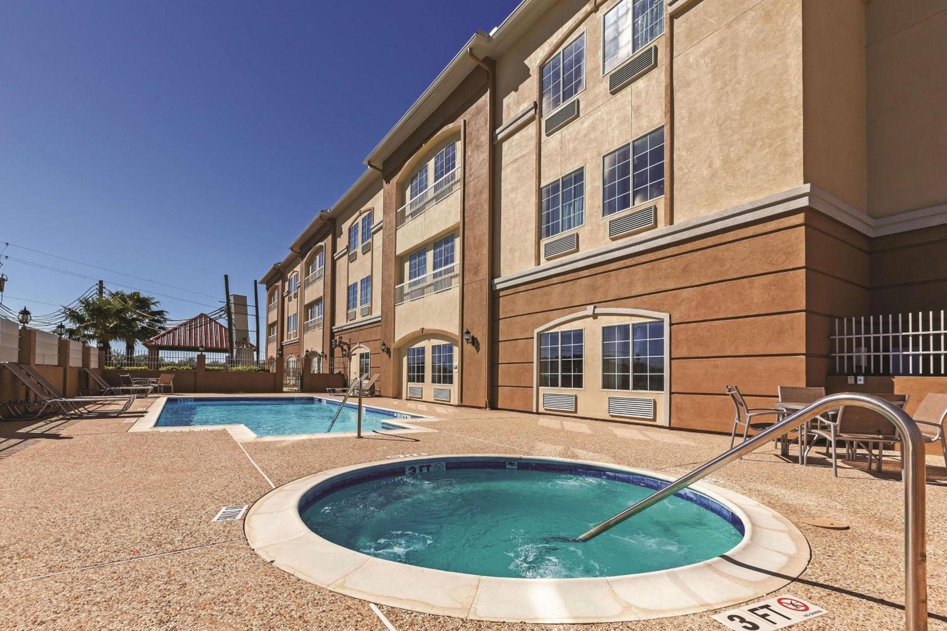 La Quinta by Wyndham Angleton photo 46